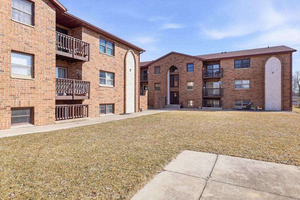 Photo of 1161 Gillingham ROAD #B3, Neenah, WI 54952 (MLS # 50322066)