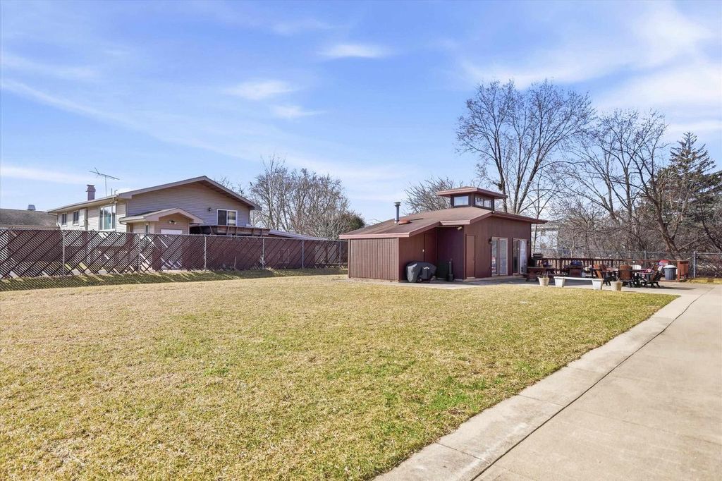 Photo of 1161 Gillingham ROAD #B3, Neenah, WI 54952 (MLS # 50322066)