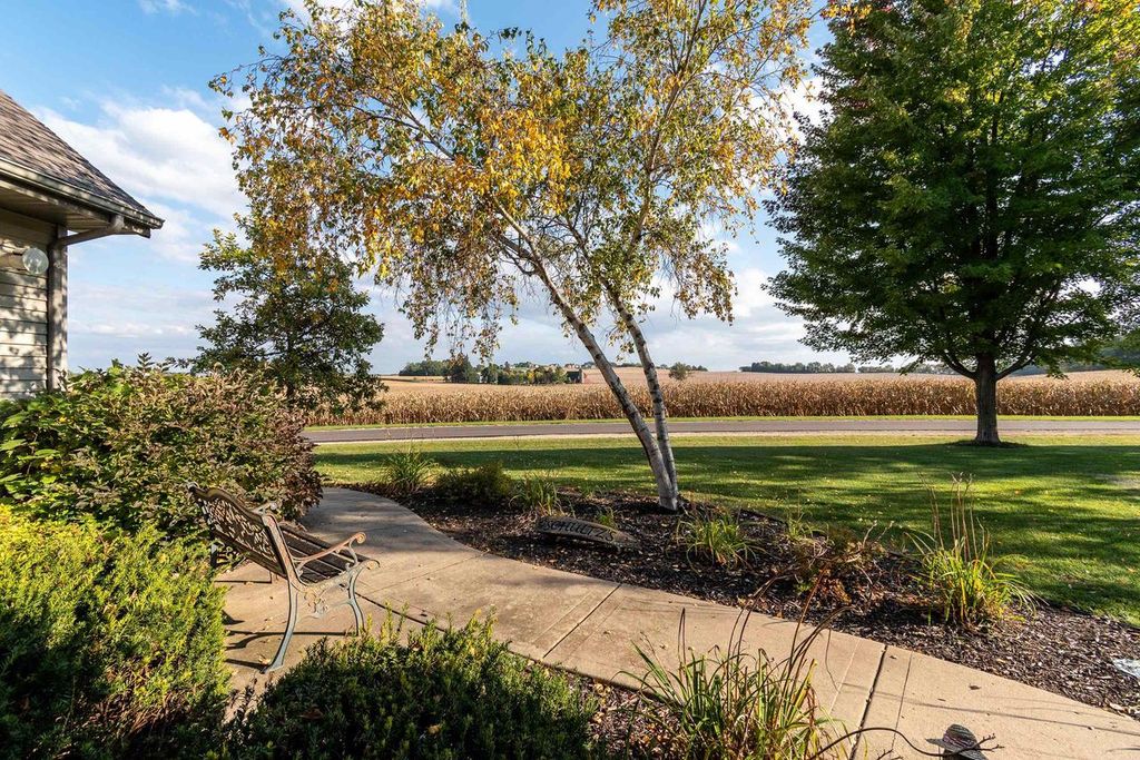 Photo of N67W6928 Cleveland STREET #2, Cedarburg, WI 53012 (MLS # 1944426)