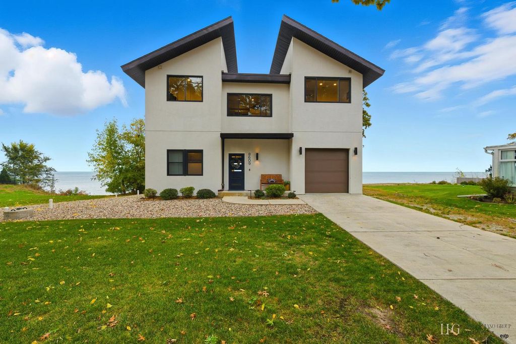 Photo of 8609 Lakeshore DRIVE, Pleasant Prairie, WI 53158 (MLS # 1940666)