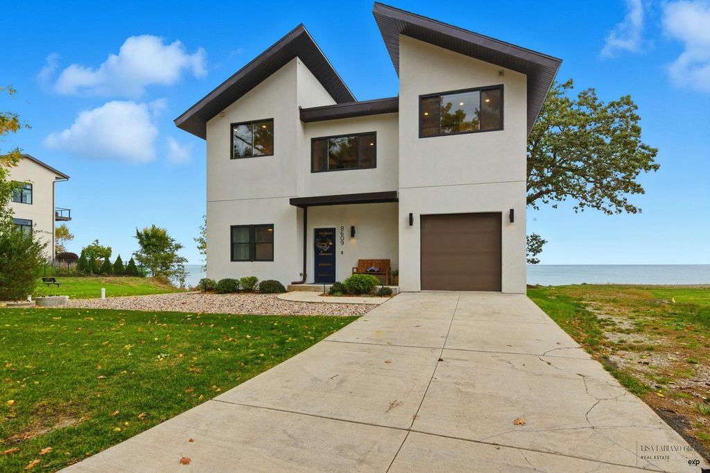 Photo of 8609 Lakeshore DRIVE, Pleasant Prairie, WI 53158 (MLS # 1940666)