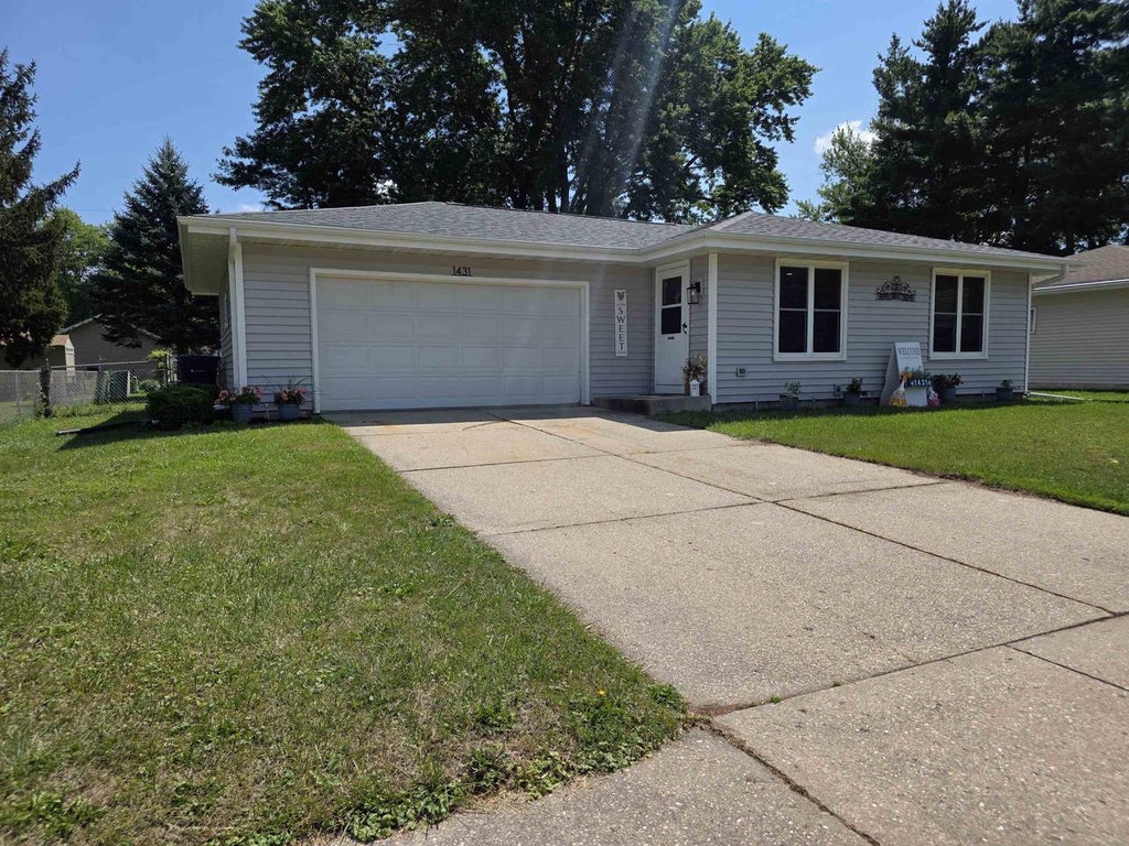 Photo of 1431 S Chatham STREET, Janesville, WI 53546 (MLS # 2029611)