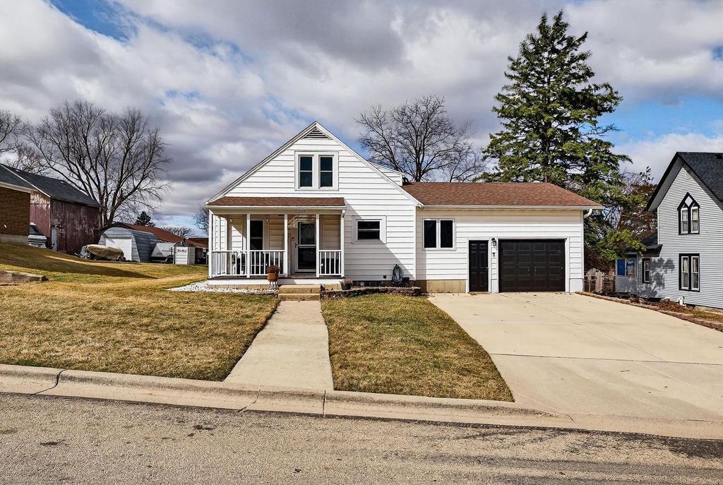 Photo of 305 S Warren STREET, South Wayne, WI 53587 (MLS # 2018415)