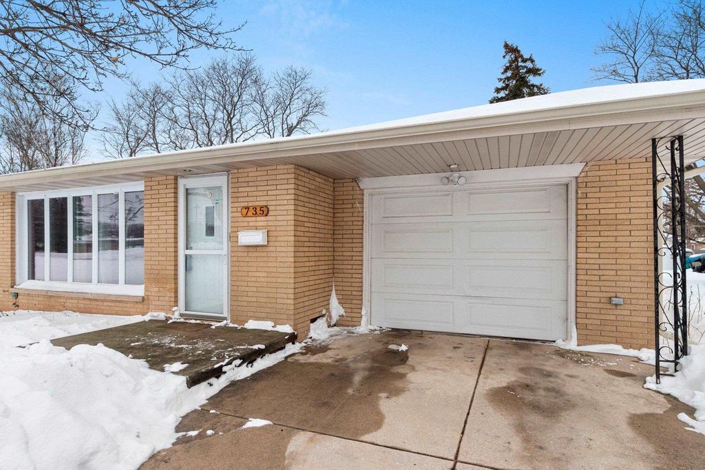 Photo of 735 Morning Glory LANE, De Pere, WI 54115 (MLS # 50322439)