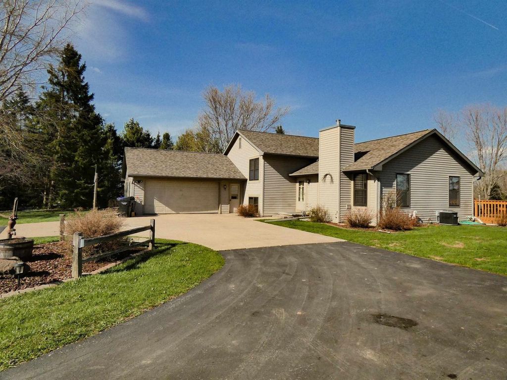 Photo of N6604 Ballard ROAD, Seymour, WI 54165 (MLS # 50324379)
