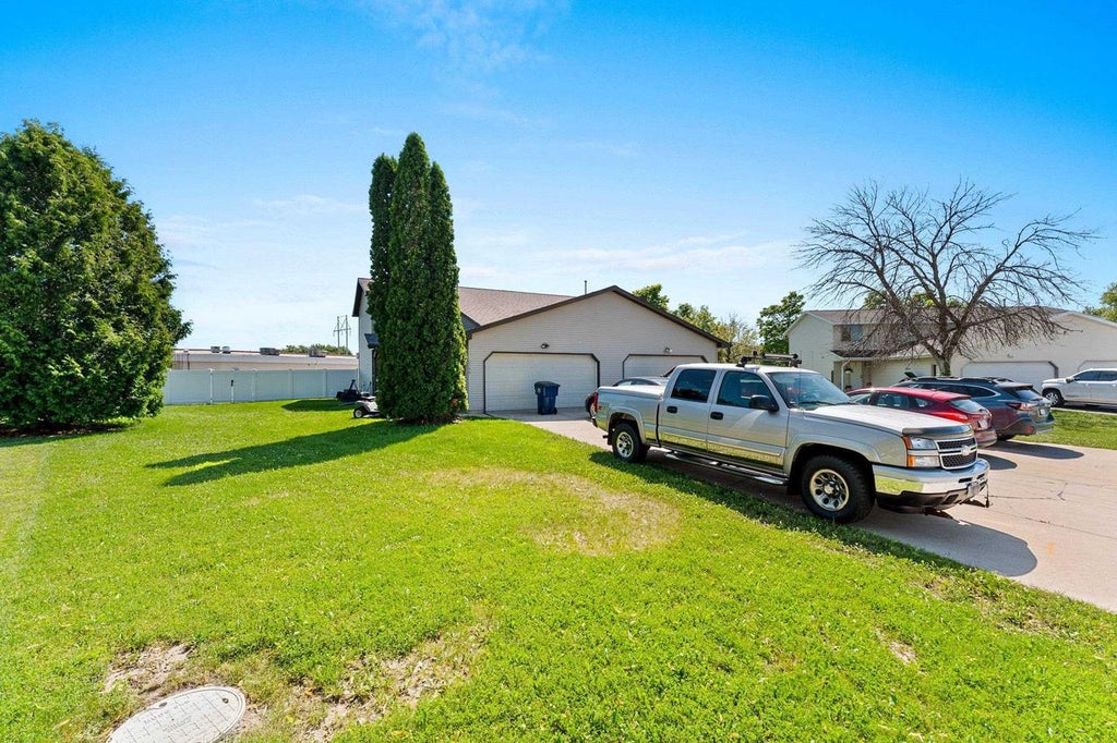 Photo of 2744 Monaco DRIVE, Green Bay, WI 54311 (MLS # 50329305)