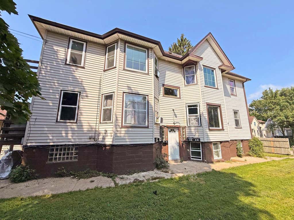 Photo of 1533 Winslow STREET #1535, Racine, WI 53404 (MLS # 1976242)
