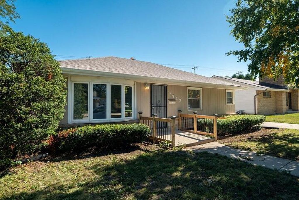 Photo of 7719 W Fiebrantz AVENUE, Milwaukee, WI 53222 (MLS # 1935412)