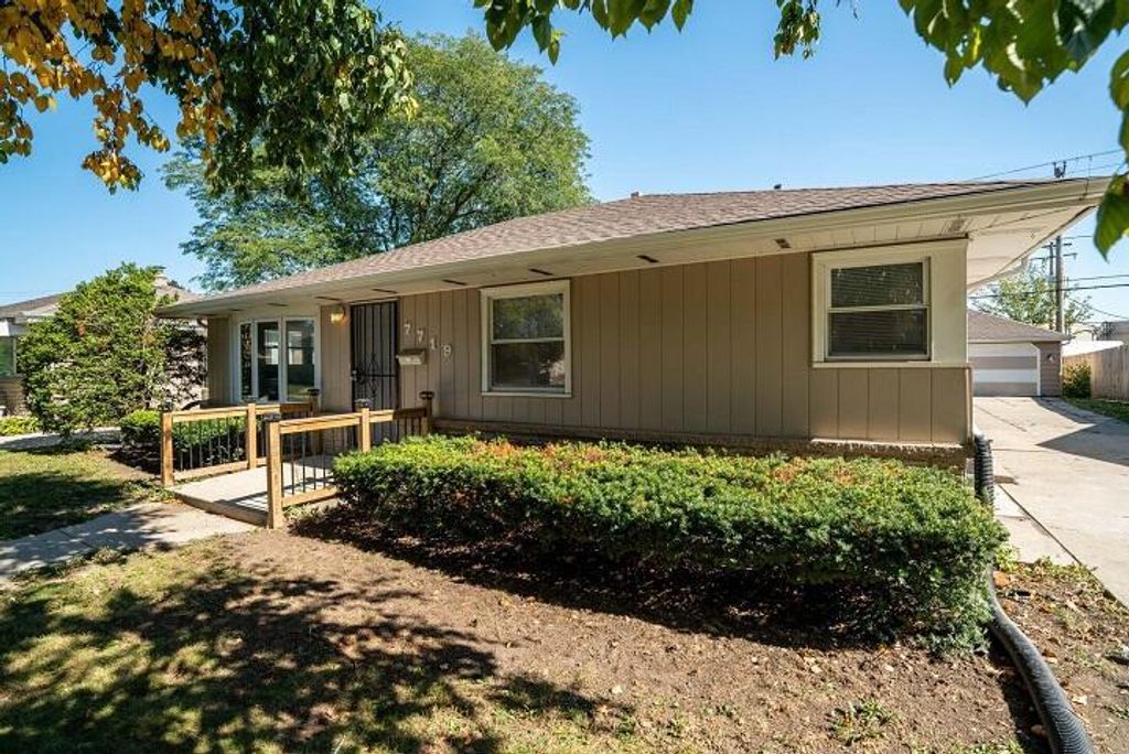 Photo of 7719 W Fiebrantz AVENUE, Milwaukee, WI 53222 (MLS # 1935412)