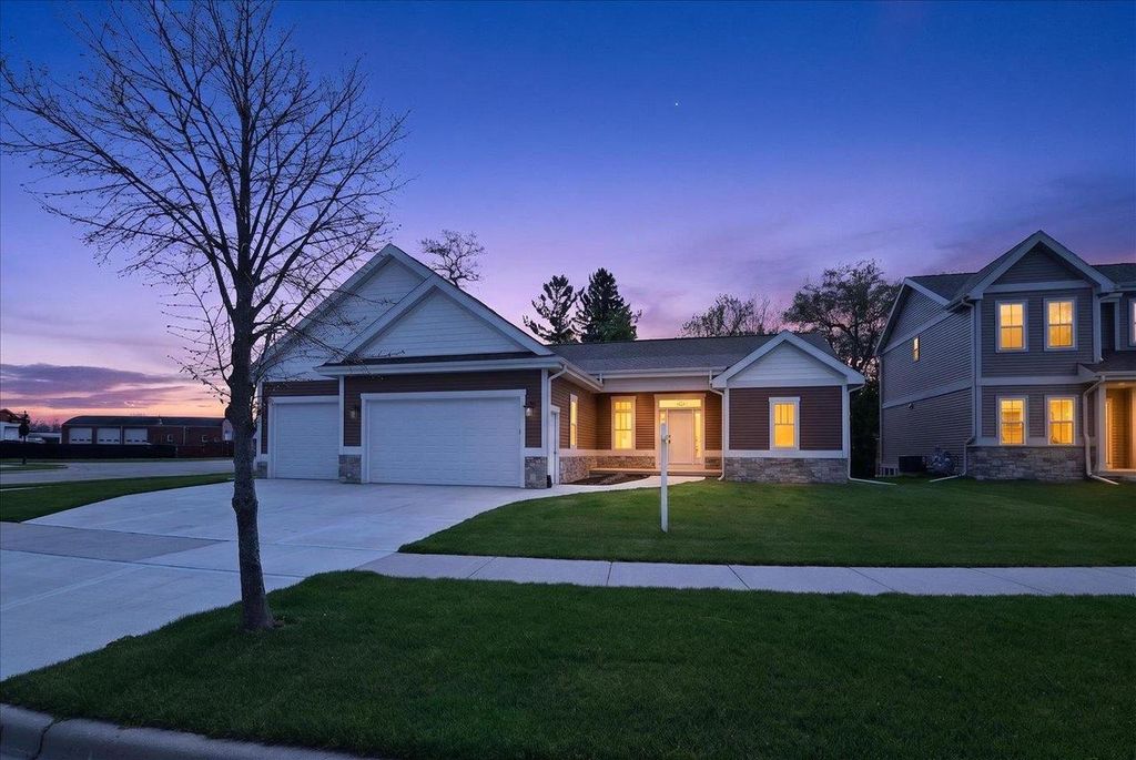 Photo of 80 Oak Ridge TRAIL, Deerfield, WI 53531 (MLS # 2021830)