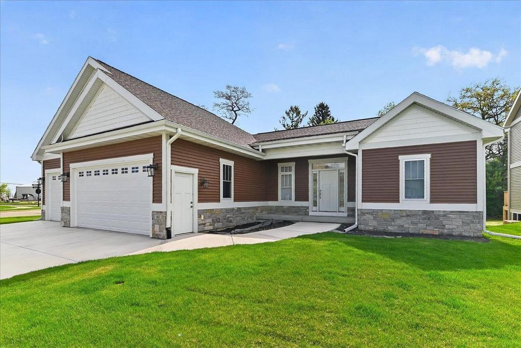 Photo of 80 Oak Ridge TRAIL, Deerfield, WI 53531 (MLS # 2021830)