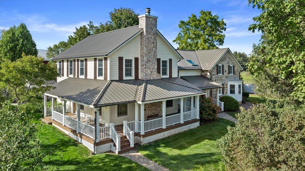 Photo of 2237 Washington AVENUE, Cedarburg, WI 53012 (MLS # 1981306)