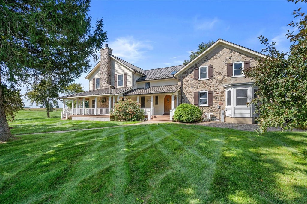 Photo of 2237 Washington AVENUE, Cedarburg, WI 53012 (MLS # 1981306)