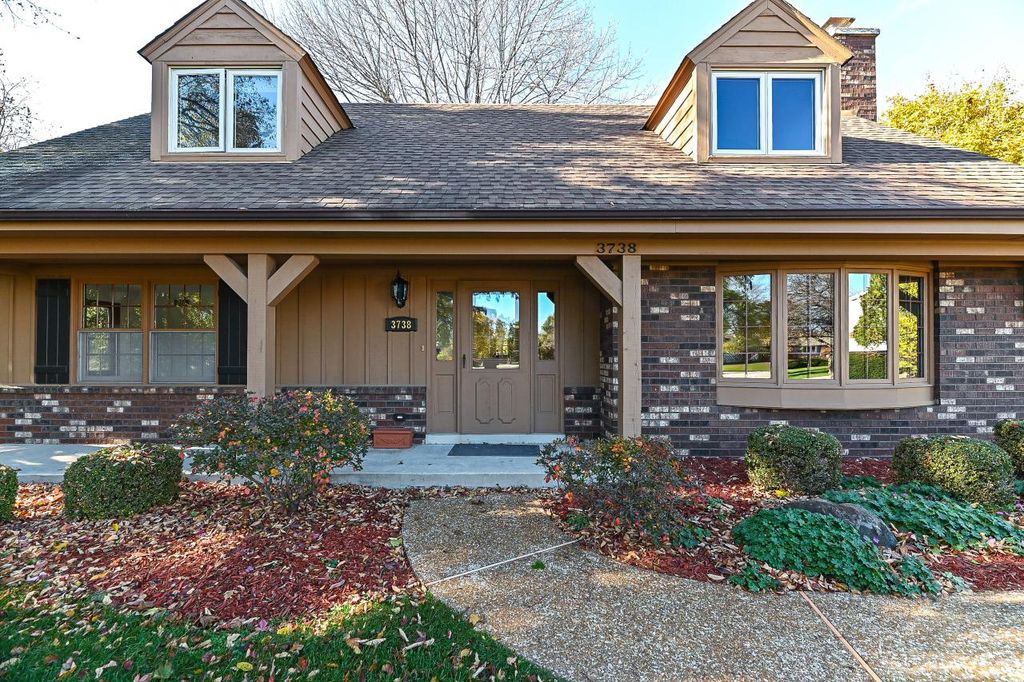 Photo of 3738 Warren CIRCLE, Mount Pleasant, WI 53405 (MLS # 1942242)