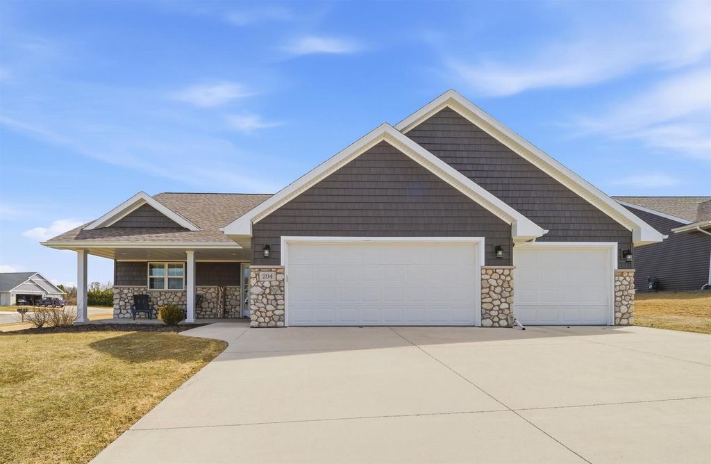 Photo of 204 Zacharey COURT, New London, WI 54961 (MLS # 50323133)