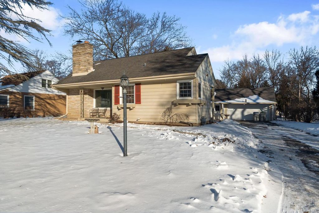 Photo of 3930 W Portage STREET, Milwaukee, WI 53209 (MLS # 1948918)