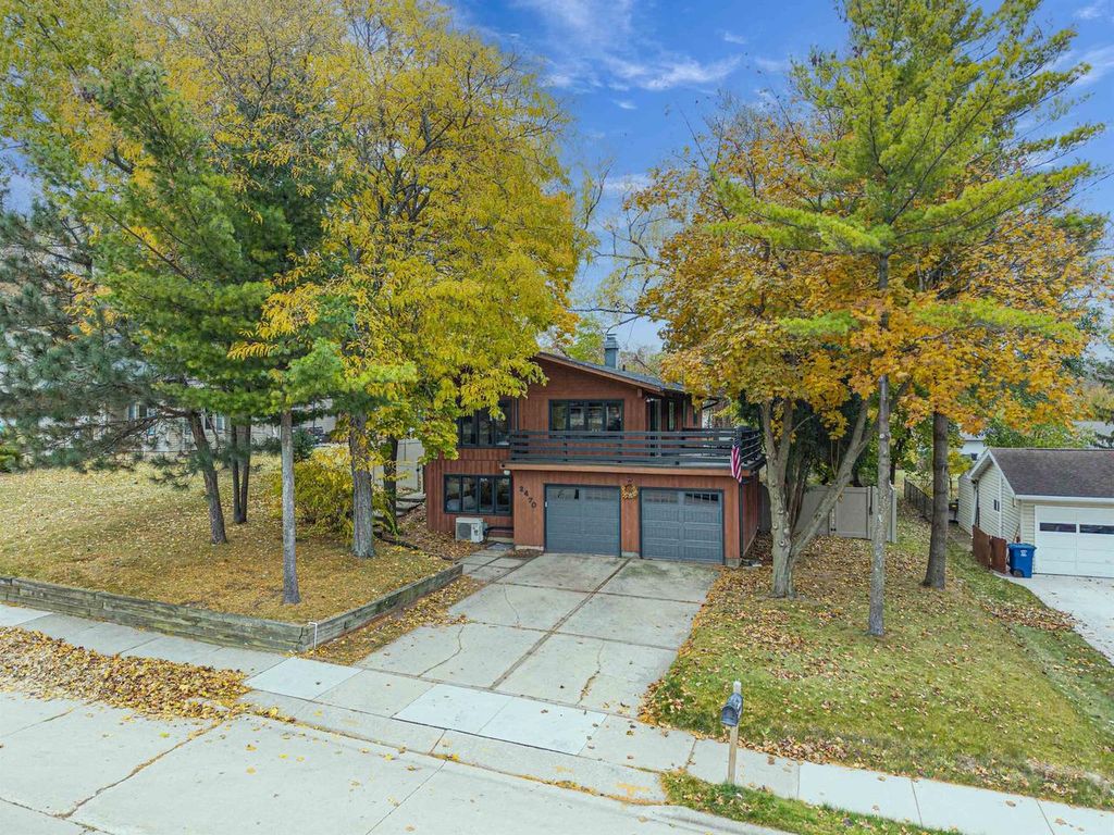 Photo of 2470 Deckner AVENUE, Green Bay, WI 54302 (MLS # 50317780)