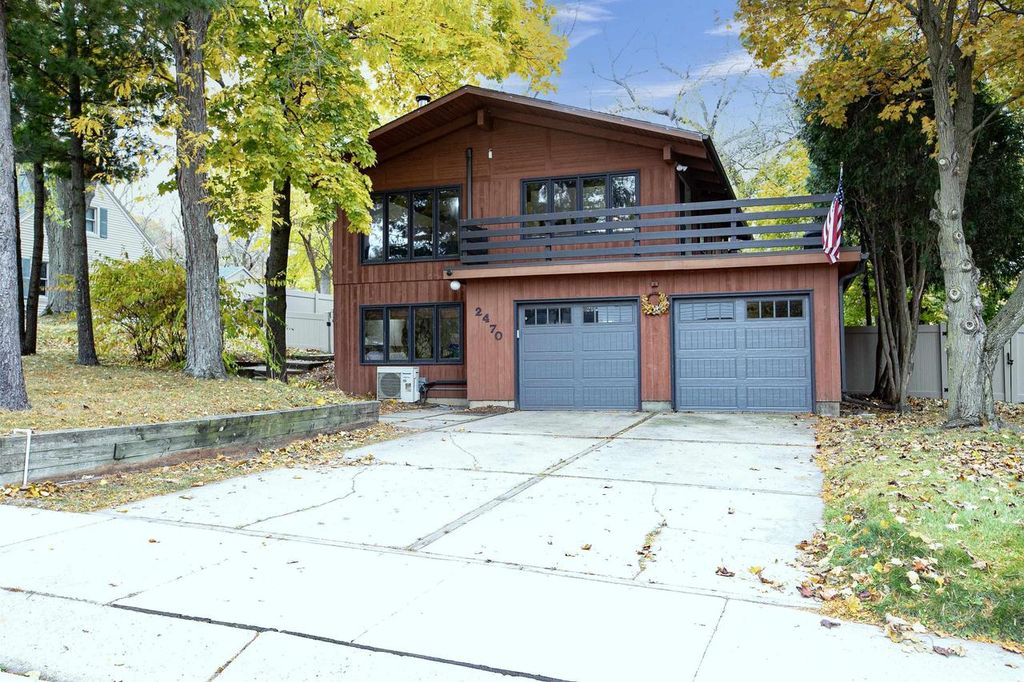 Photo of 2470 Deckner AVENUE, Green Bay, WI 54302 (MLS # 50317780)