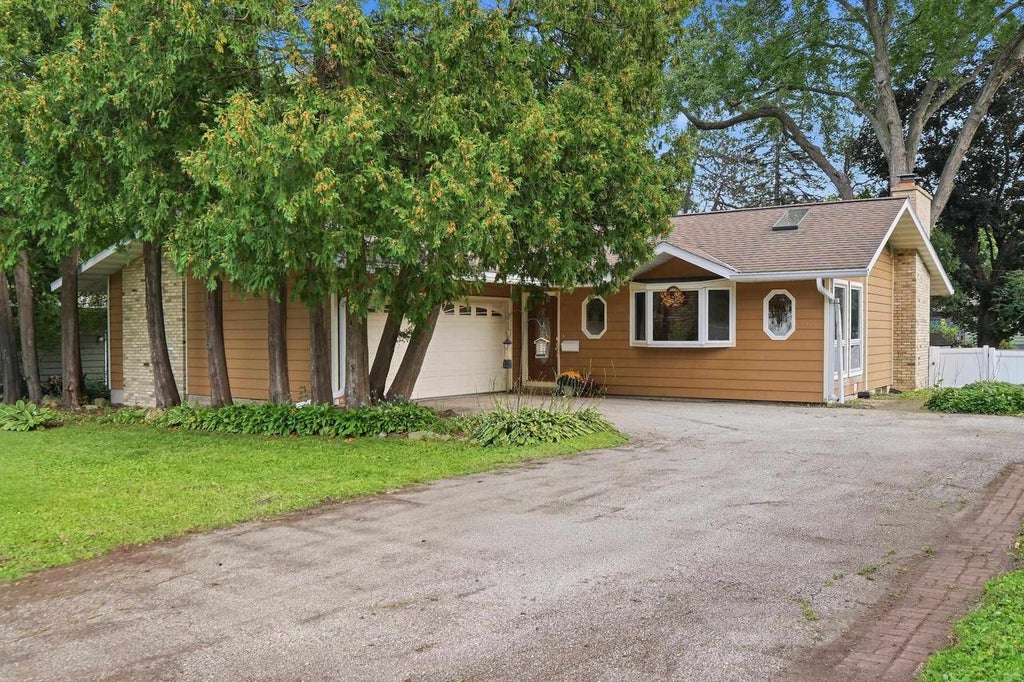 Photo of 5133 Door DRIVE, Madison, WI 53705 (MLS # 2033711)
