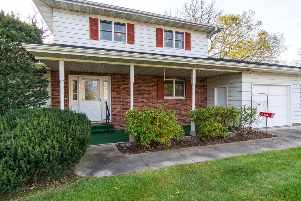 Photo of 908 Monroe STREET, Onalaska, WI 54650 (MLS # 1942391)