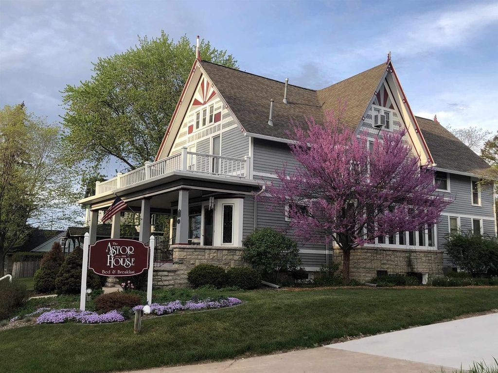 Photo of 637 S Monroe AVENUE, Green Bay, WI 54301 (MLS # 50321949)