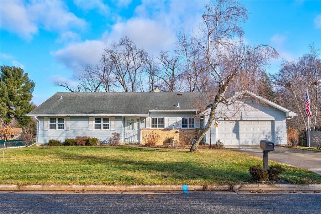 Photo of 2780 Marledge STREET, Fitchburg, WI 53711 (MLS # 2014605)