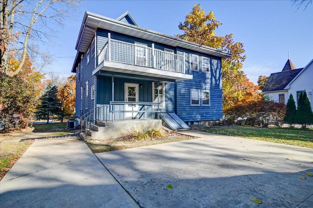 Photo of 1133-1135 Vilas AVENUE, Madison, WI 53715 (MLS # 2011850)