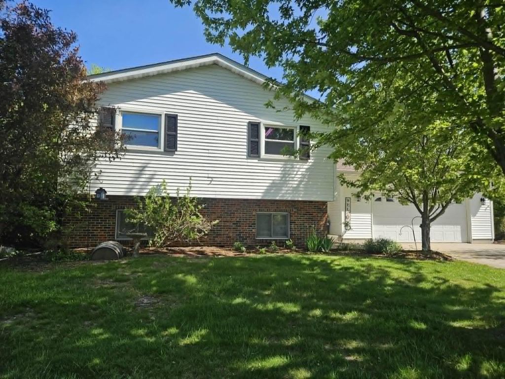 Photo of 513 W 12th STREET, Marshfield, WI 54449 (MLS # 22602283)