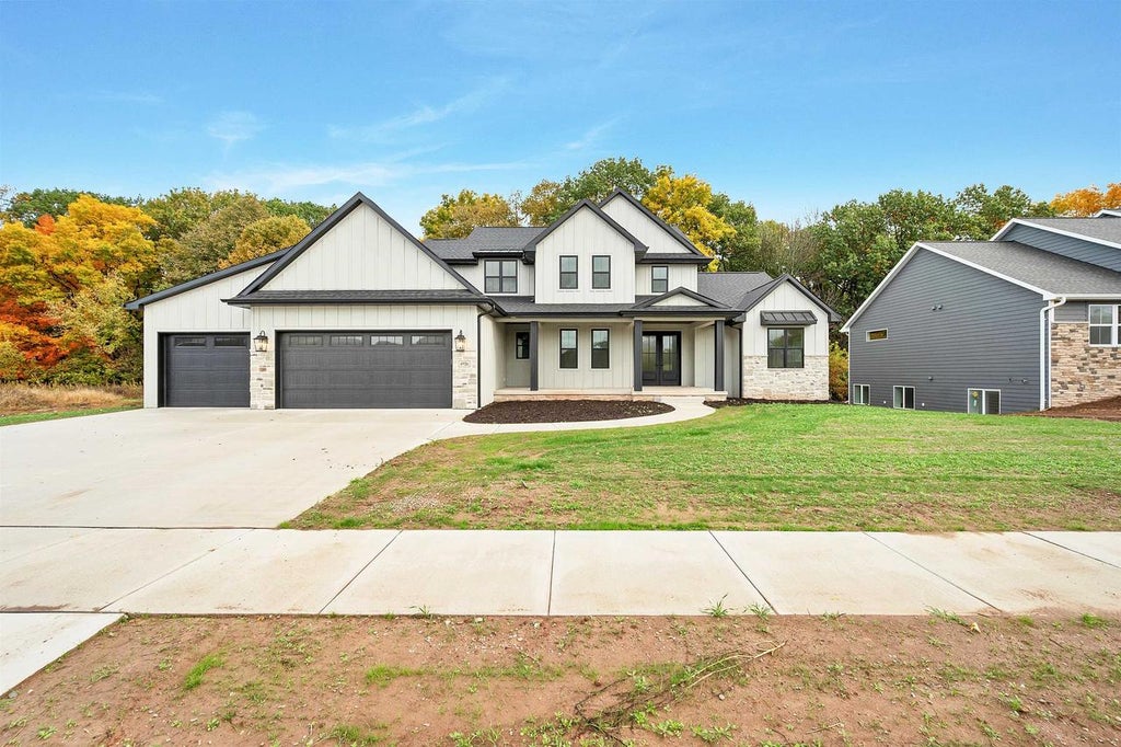 Photo of 4926 Big Sky, De Pere, WI 54115 (MLS # 50334615)