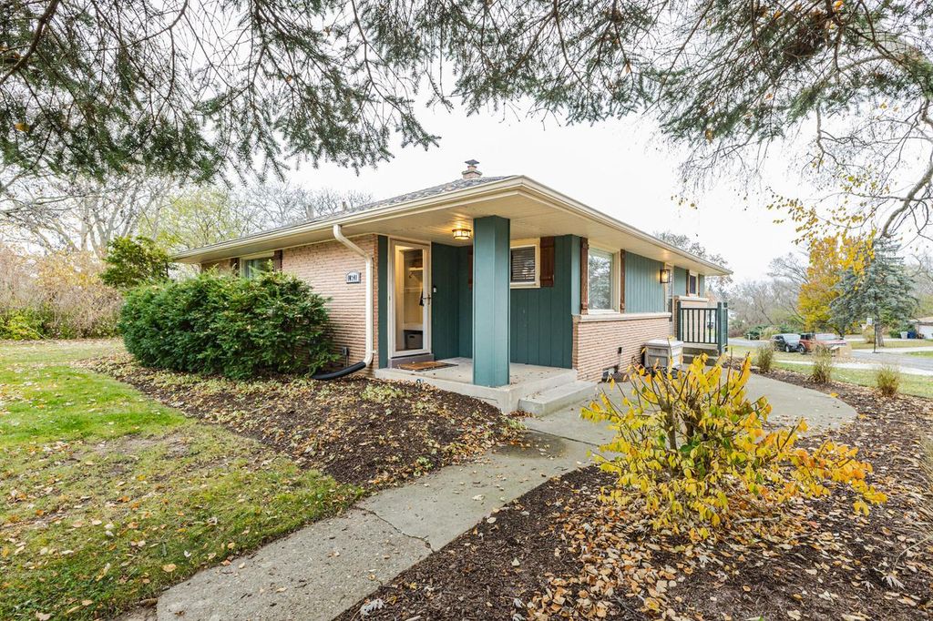 Photo of 10341 W Vera AVENUE, Milwaukee, WI 53224 (MLS # 1944200)