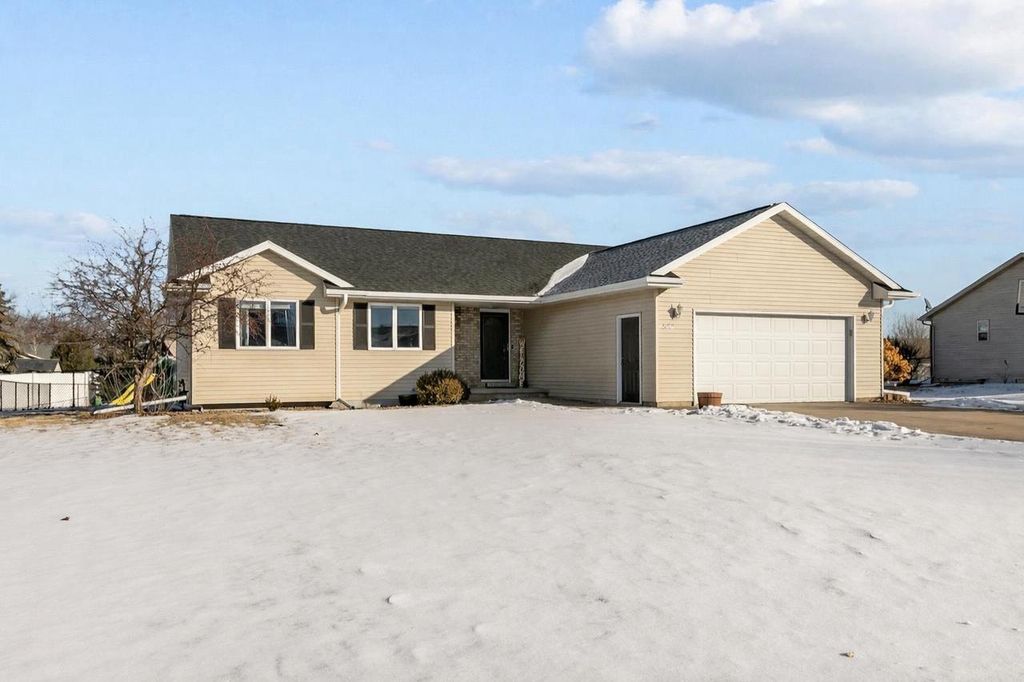 Photo of W5372 Gable DRIVE, Appleton, WI 54915 (MLS # 50320753)
