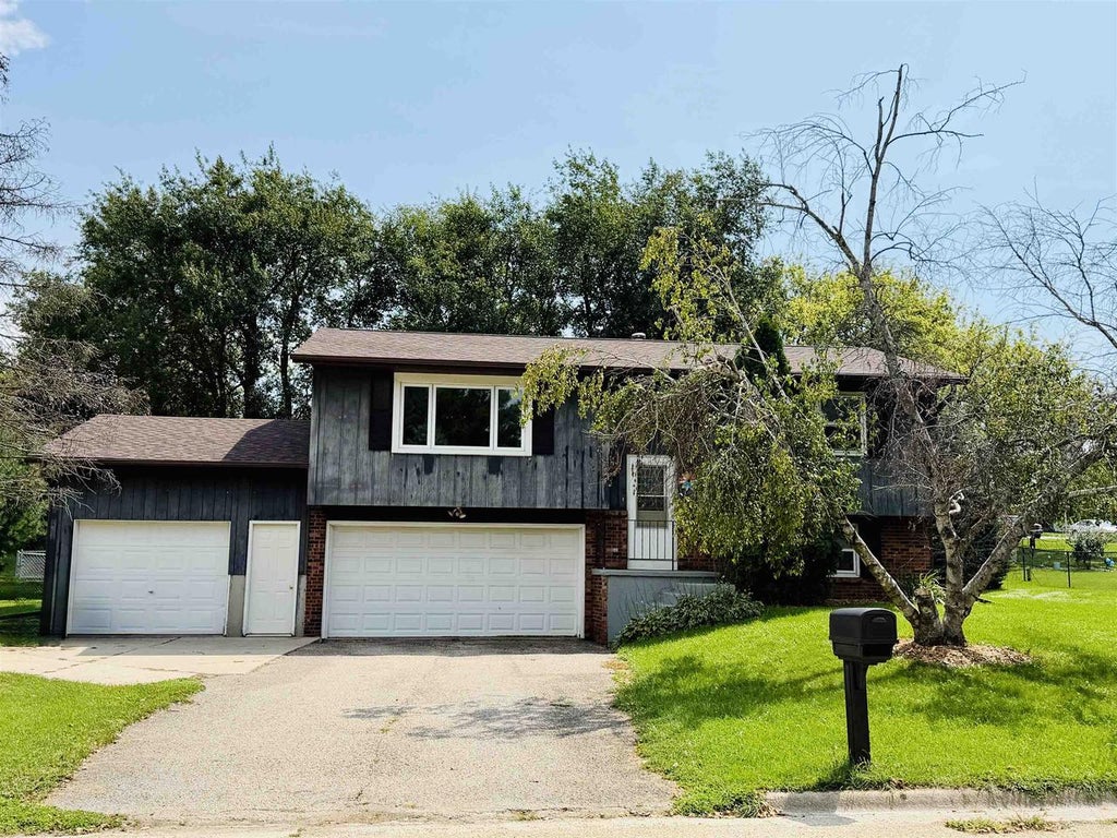 Photo of 2210 Ridgeway ROAD, Monroe, WI 53566 (MLS # 2029656)