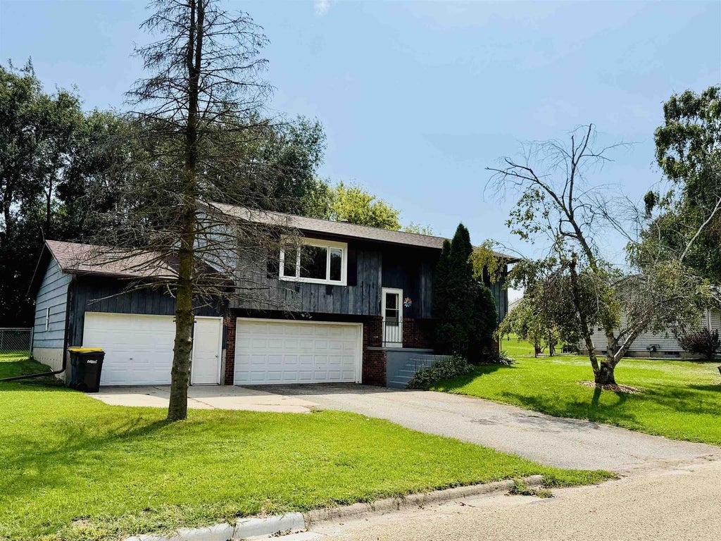 Photo of 2210 Ridgeway ROAD, Monroe, WI 53566 (MLS # 2029656)