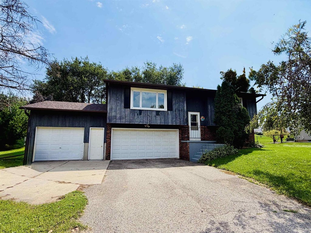Photo of 2210 Ridgeway ROAD, Monroe, WI 53566 (MLS # 2029656)