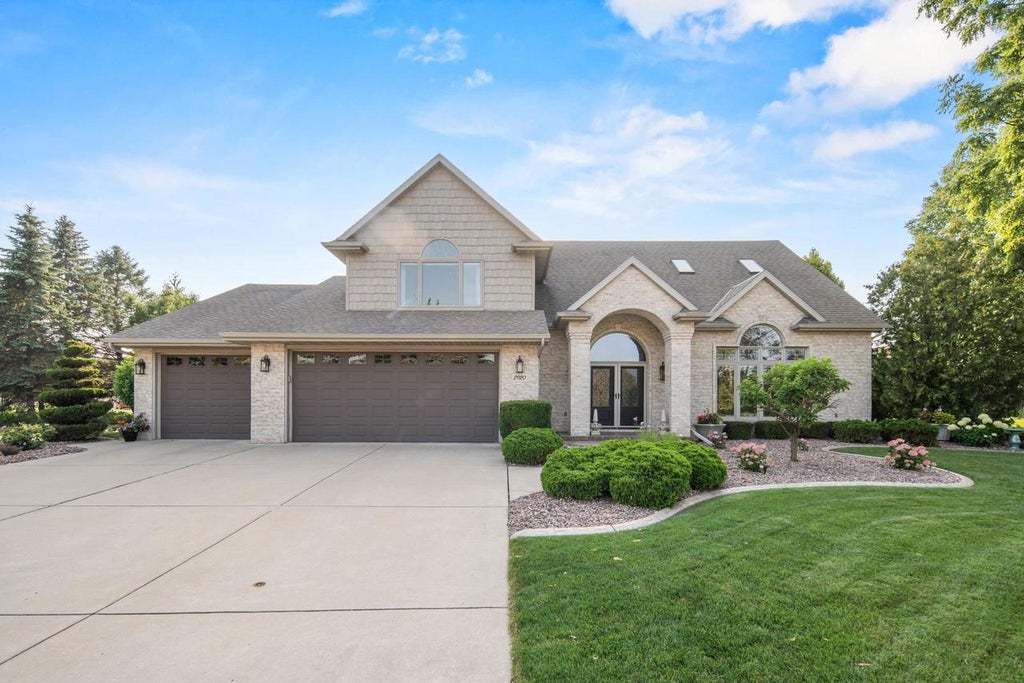 Photo of 2920 Circle Oaks LANE, Green Bay, WI 54313 (MLS # 50329700)