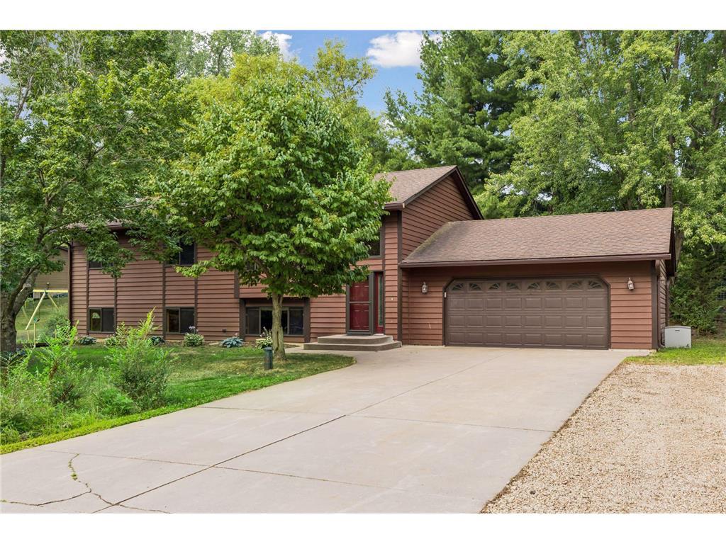 Photo of 1076 Cottonwood DRIVE, Hudson, WI 54016 (MLS # 7127974)