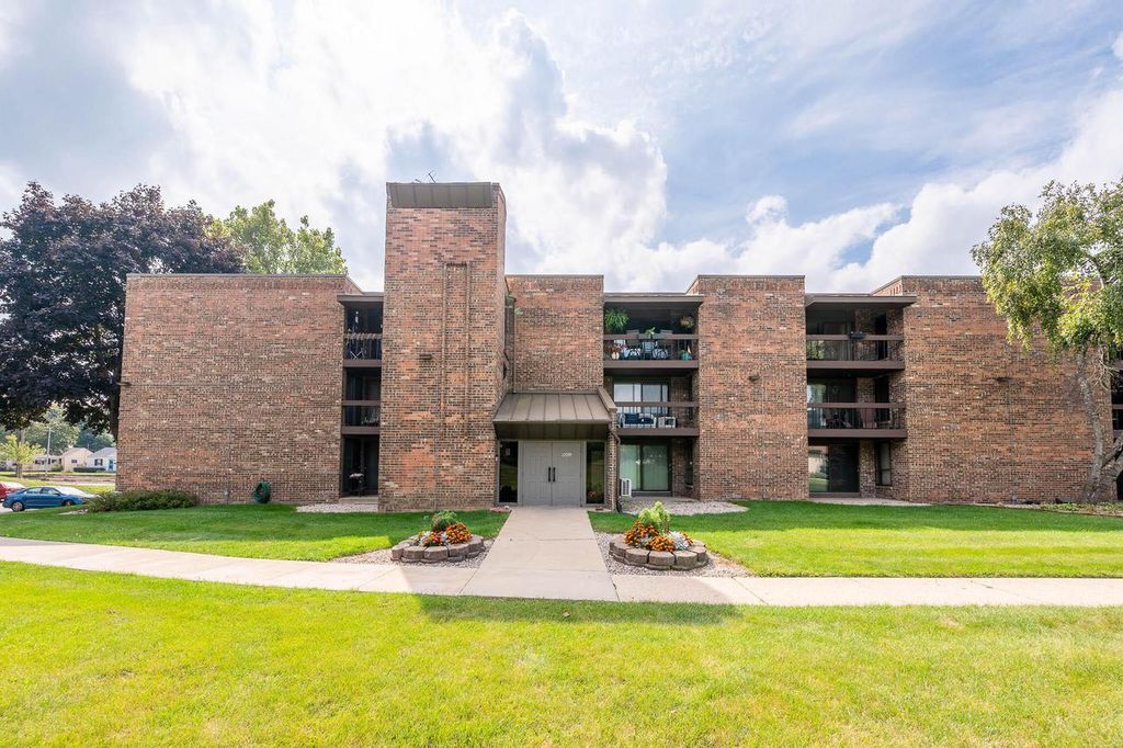 Photo of 9002 W Lisbon AVENUE #202, Milwaukee, WI 53222 (MLS # 1936167)