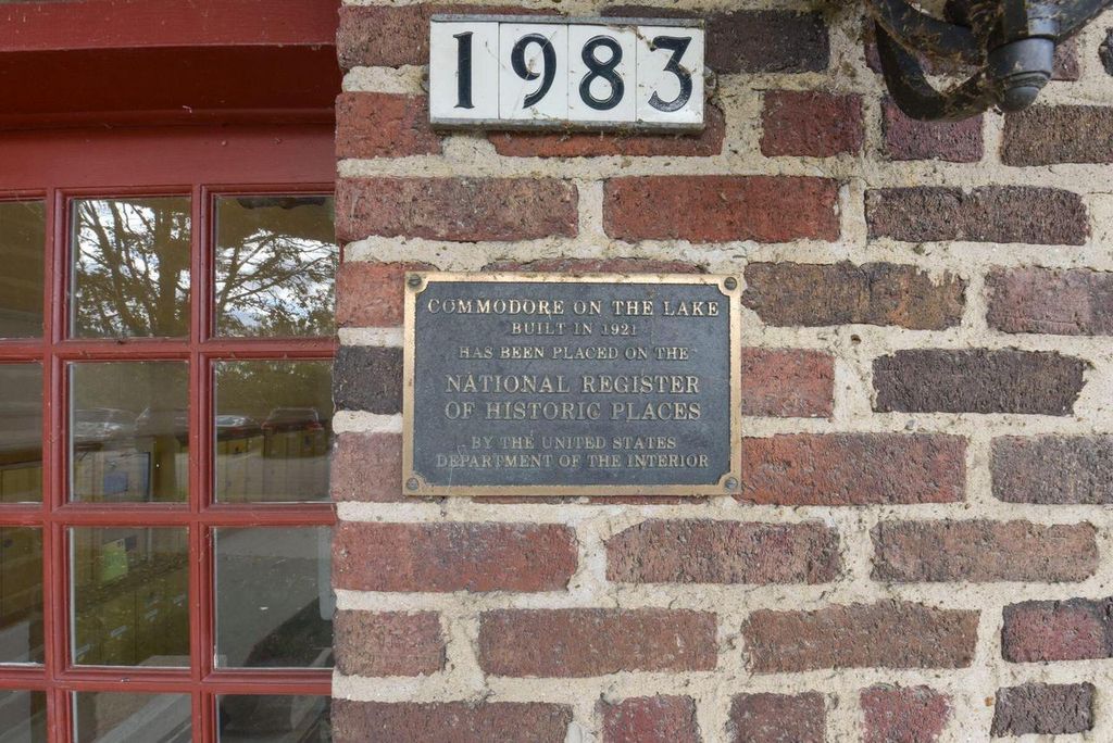 Photo of 1983 N Summit AVENUE #34, Milwaukee, WI 53202 (MLS # 1950419)