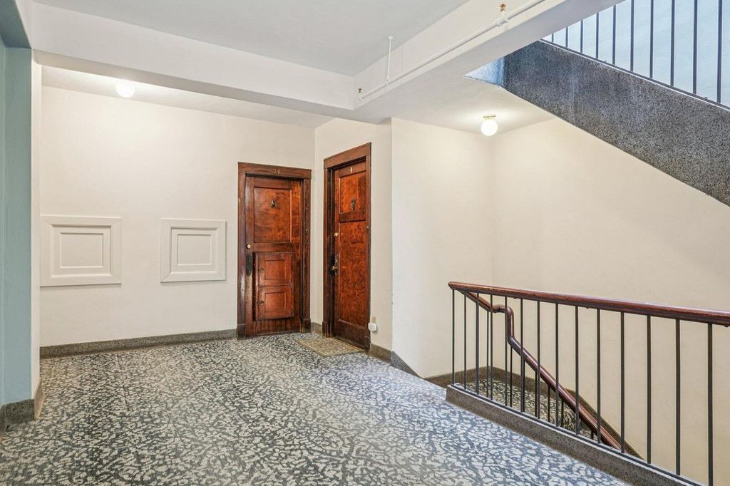 Photo of 1983 N Summit AVENUE #34, Milwaukee, WI 53202 (MLS # 1950419)