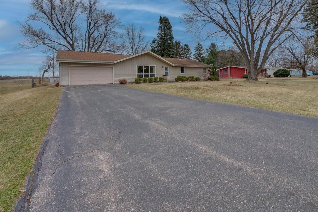 Photo of 2213 E Huebbe PARKWAY, Beloit, WI 53511 (MLS # 2018266)