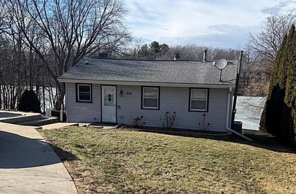 Photo of 202 Sleepy Hollow DRIVE, Fall River, WI 53932 (MLS # 2016930)