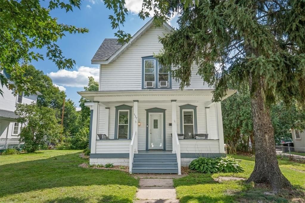 Photo of 527 W Grand AVENUE, Eau Claire, WI 54703 (MLS # 1595269)