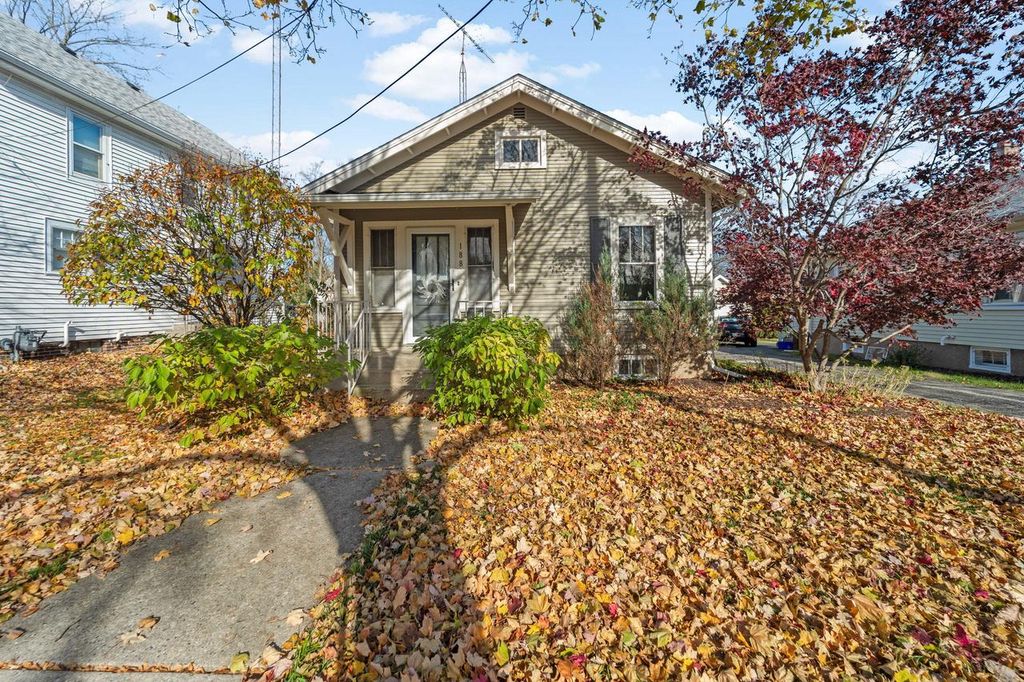 Photo of 188 W Highland AVENUE, Burlington, WI 53105 (MLS # 1942990)