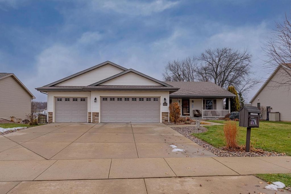 Photo of 4083 Huntington AVENUE, Janesville, WI 53546 (MLS # 2014329)