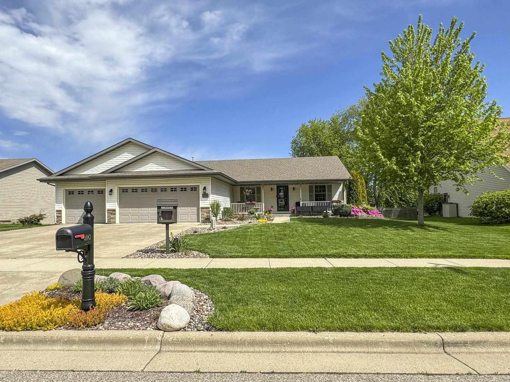 Photo of 4083 Huntington AVENUE, Janesville, WI 53546 (MLS # 2014329)