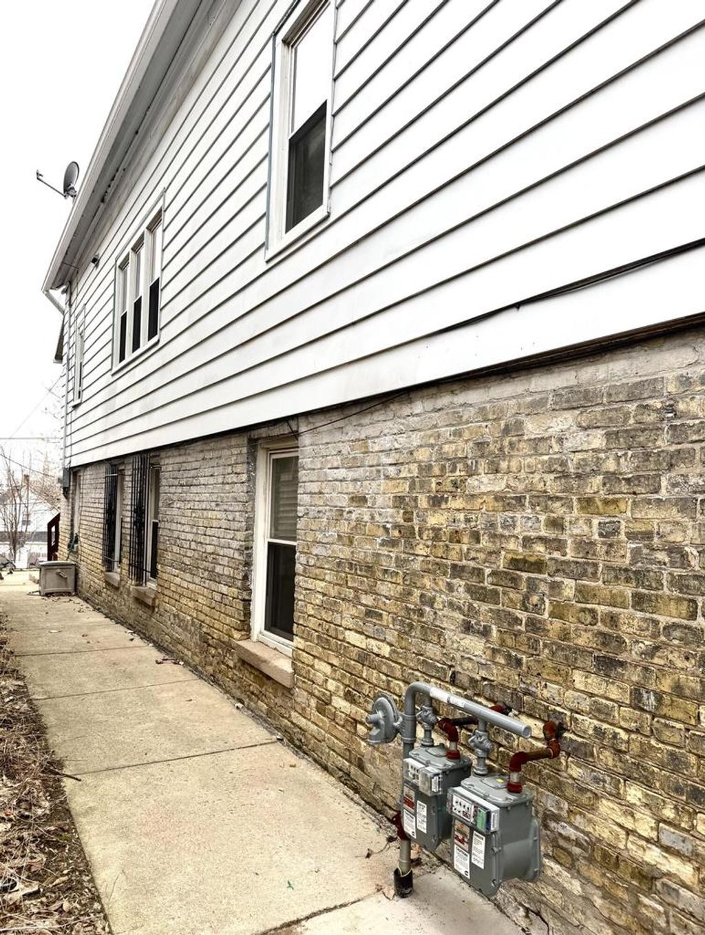 Photo of 2439 S 8th STREET, Milwaukee, WI 53215 (MLS # 1953738)