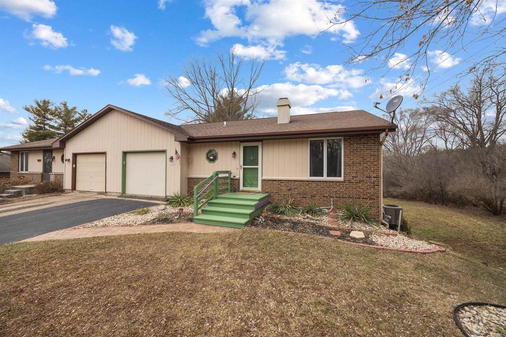 Photo of 425 N Wright ROAD, Janesville, WI 53546 (MLS # 2016821)