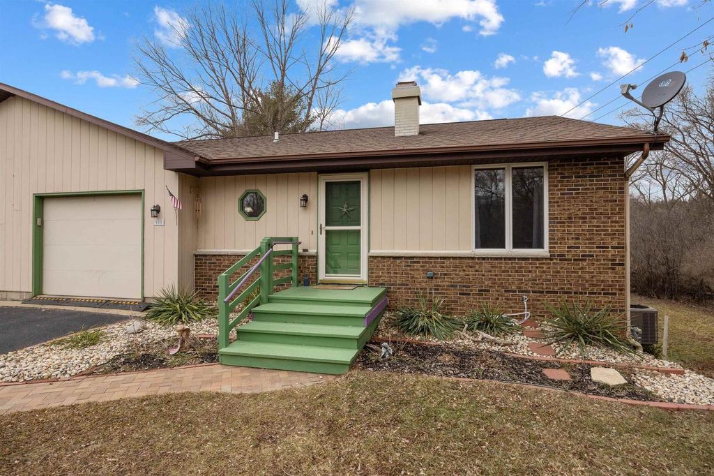 Photo of 425 N Wright ROAD, Janesville, WI 53546 (MLS # 2016821)