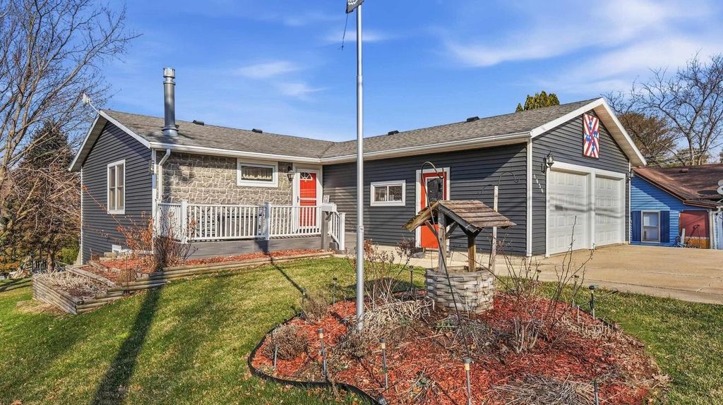 Photo of 1036 East STREET, Darlington, WI 53530 (MLS # 2020329)