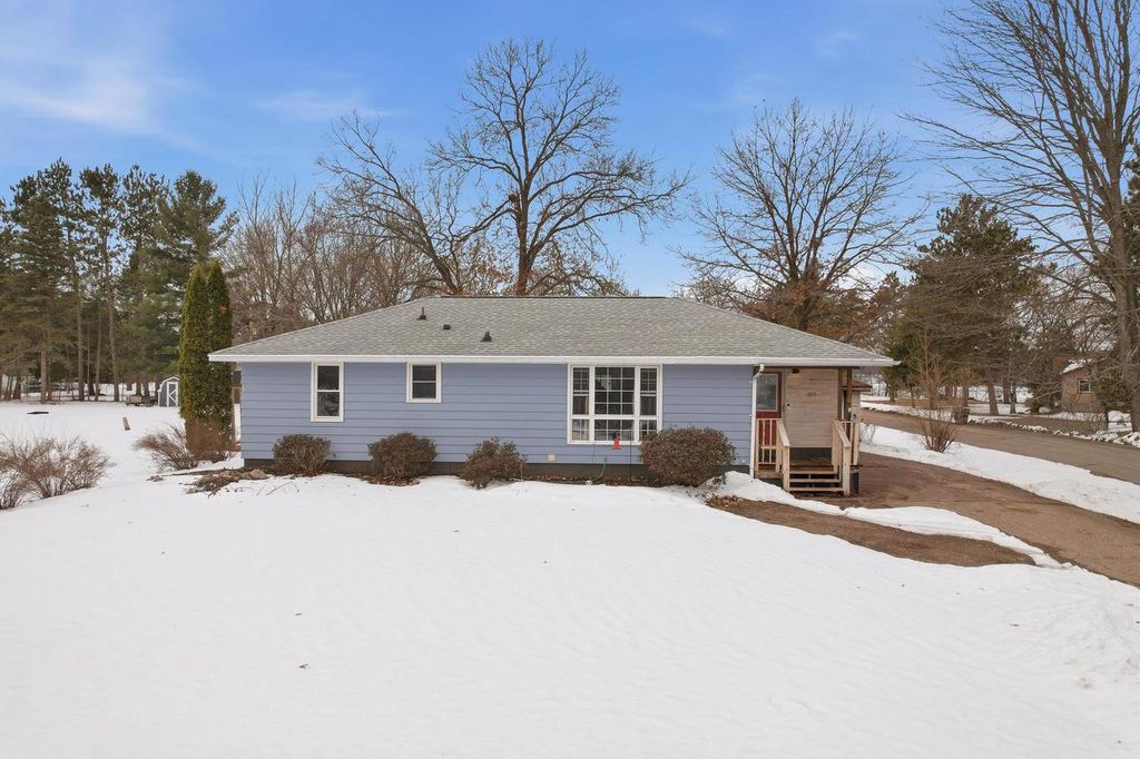 Photo of 1915 School STREET, Stevens Point, WI 54481 (MLS # 22601097)
